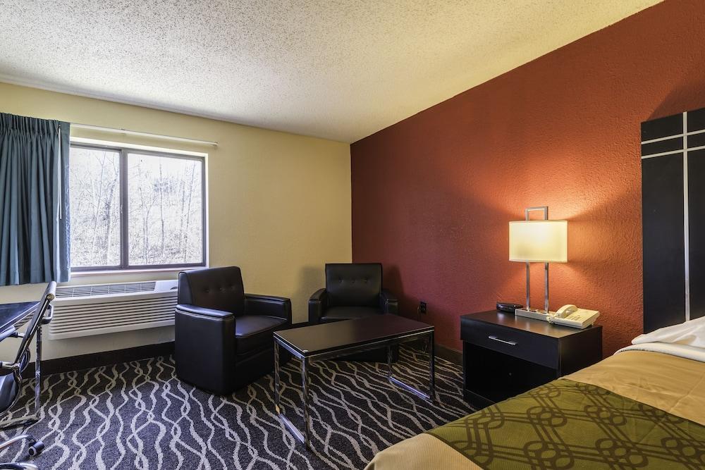 Econo Lodge Cleveland Southeast - Kent Streetsboro Exterior photo
