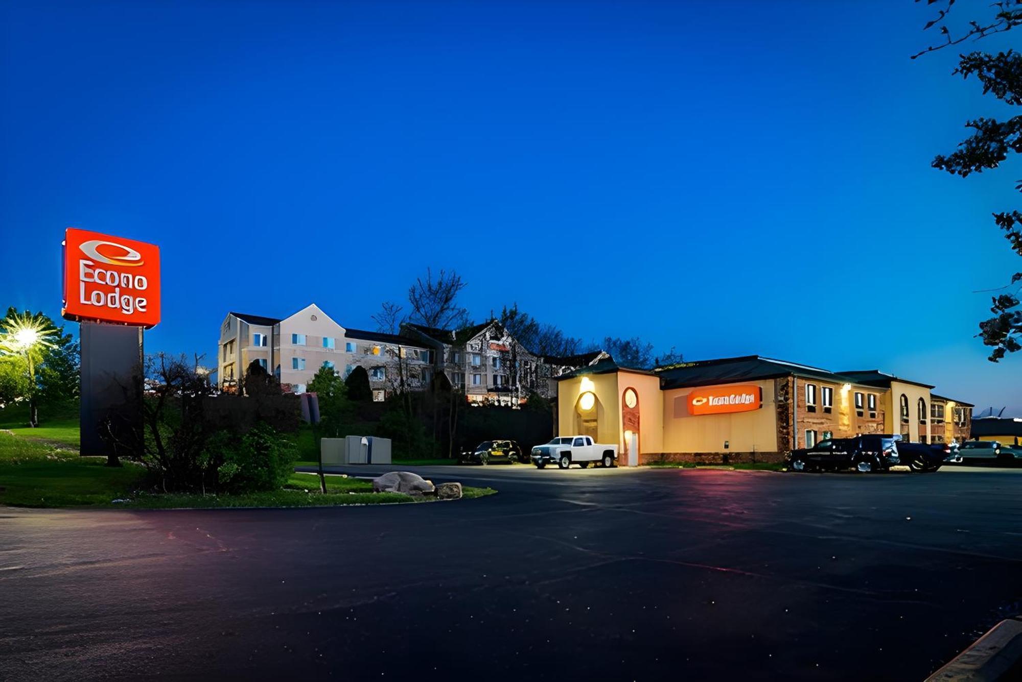 Econo Lodge Cleveland Southeast - Kent Streetsboro Exterior photo