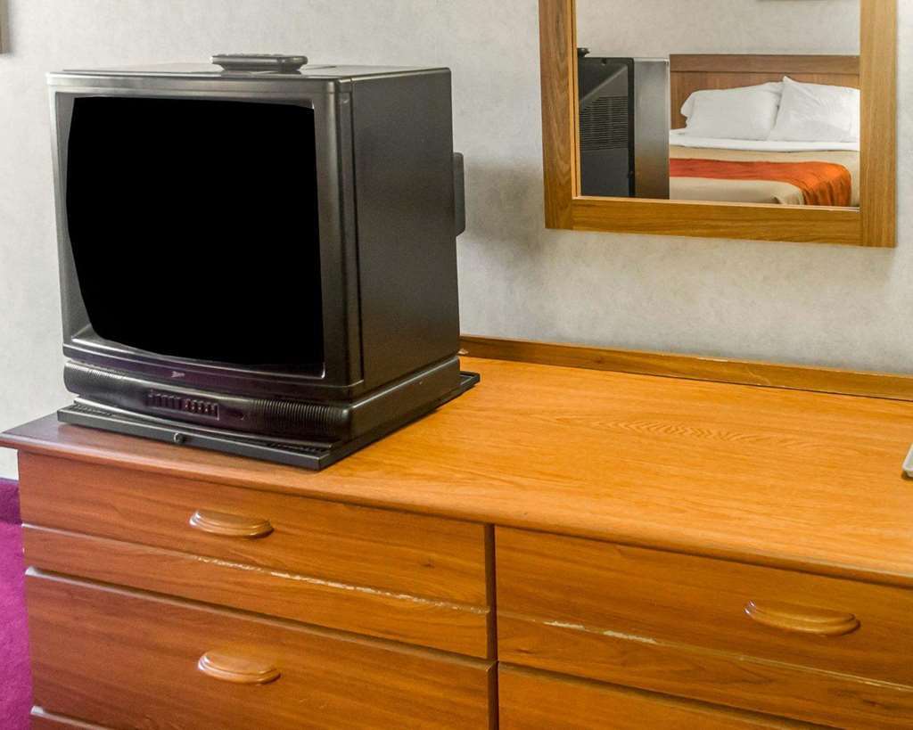 Econo Lodge Cleveland Southeast - Kent Streetsboro Room photo