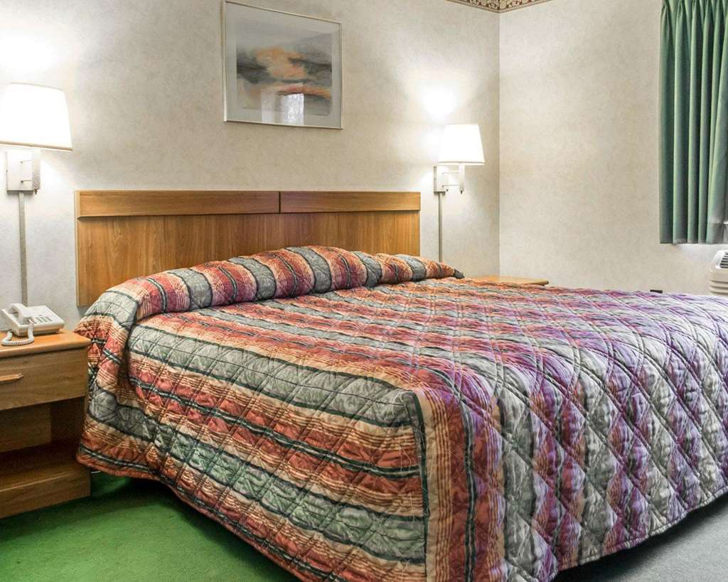 Econo Lodge Cleveland Southeast - Kent Streetsboro Room photo