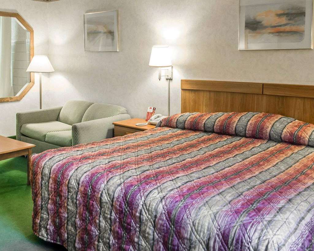 Econo Lodge Cleveland Southeast - Kent Streetsboro Room photo