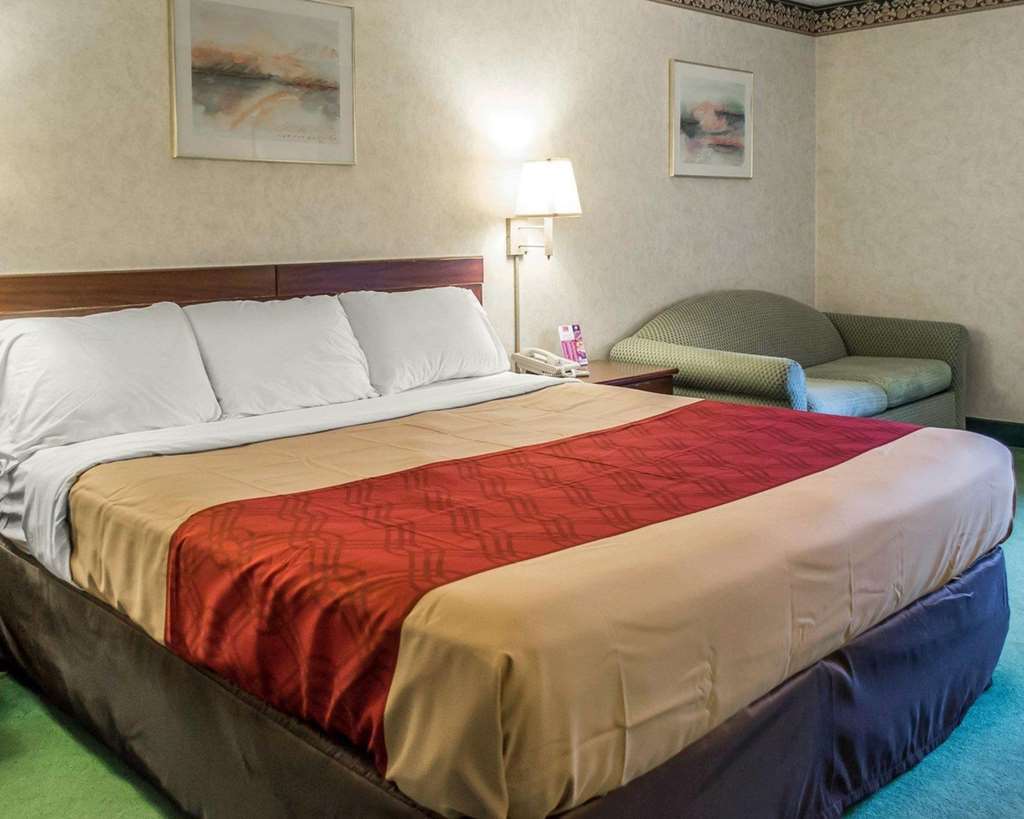 Econo Lodge Cleveland Southeast - Kent Streetsboro Room photo