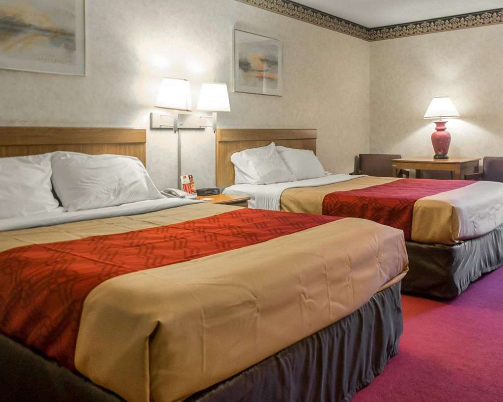 Econo Lodge Cleveland Southeast - Kent Streetsboro Room photo